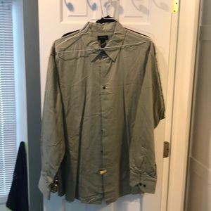 Green long sleeve button down collar shirt
